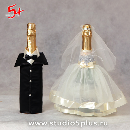 Одежда на бутылки шампанского на свадьбу в цвете Айвори